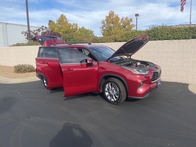 used 2020 Toyota Highlander car, priced at $34,291