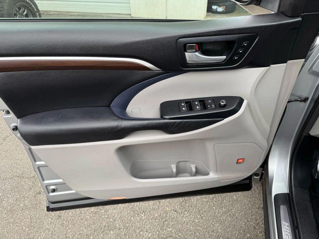 used 2015 Toyota Highlander car, priced at $17,999