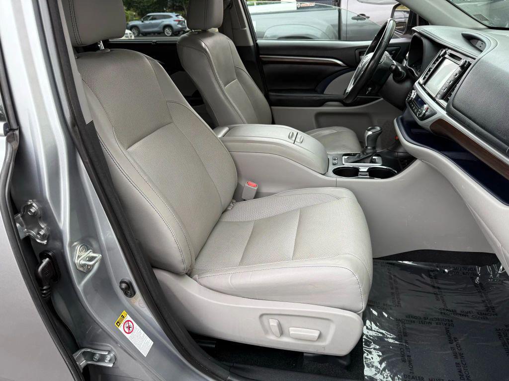 used 2015 Toyota Highlander car, priced at $17,999