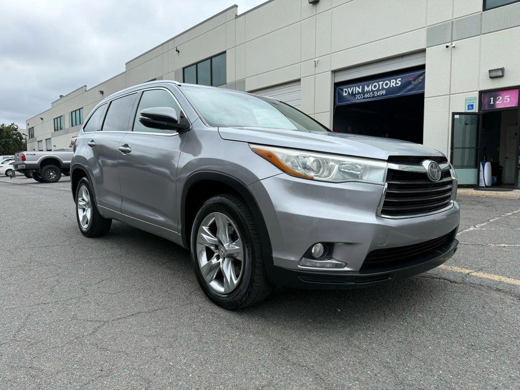 used 2015 Toyota Highlander car, priced at $17,999