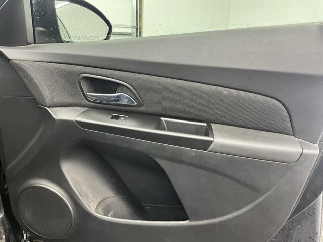 used 2014 Chevrolet Cruze car, priced at $9,000