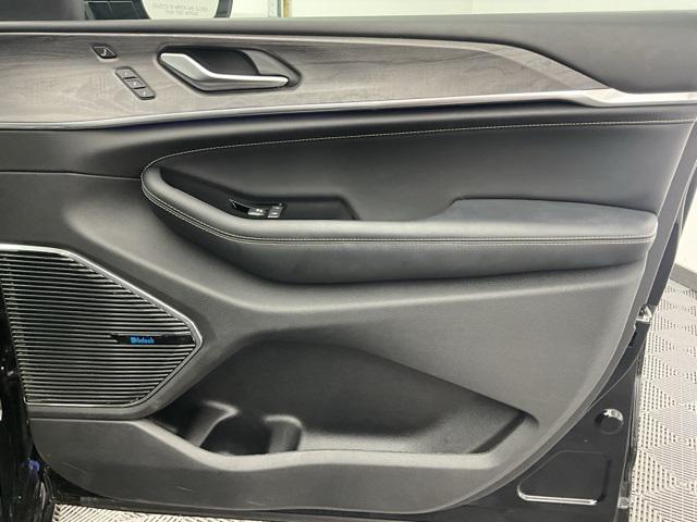 used 2023 Jeep Grand Cherokee car, priced at $40,000