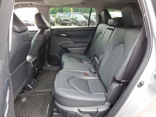 used 2024 Toyota Highlander car, priced at $43,918