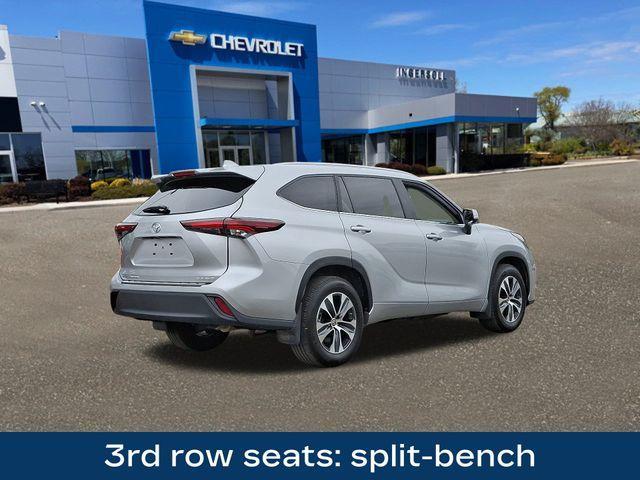 used 2024 Toyota Highlander car, priced at $43,918