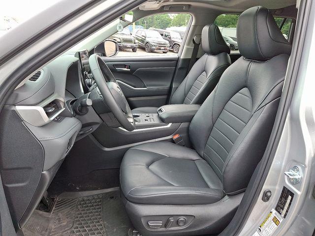used 2024 Toyota Highlander car, priced at $43,918