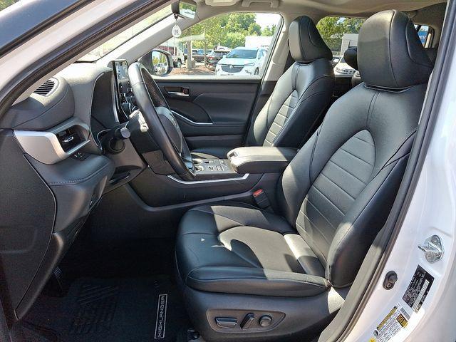 used 2022 Toyota Highlander car, priced at $29,000