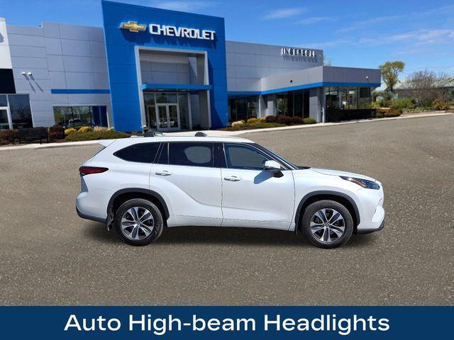 used 2022 Toyota Highlander car, priced at $29,000