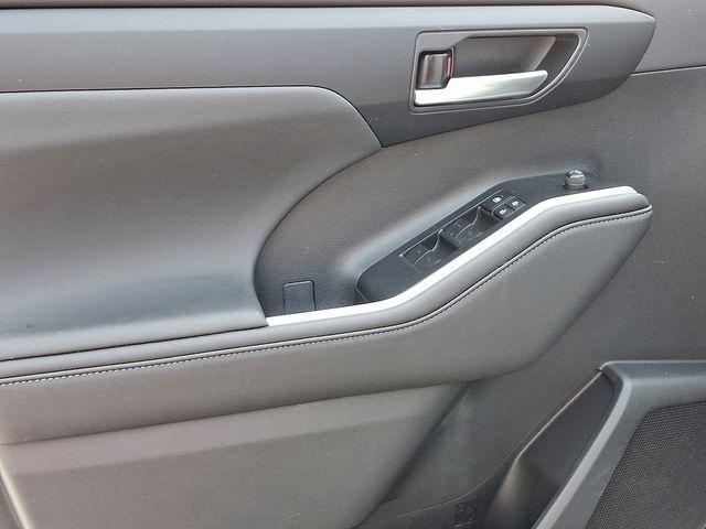 used 2023 Toyota Highlander car, priced at $35,973