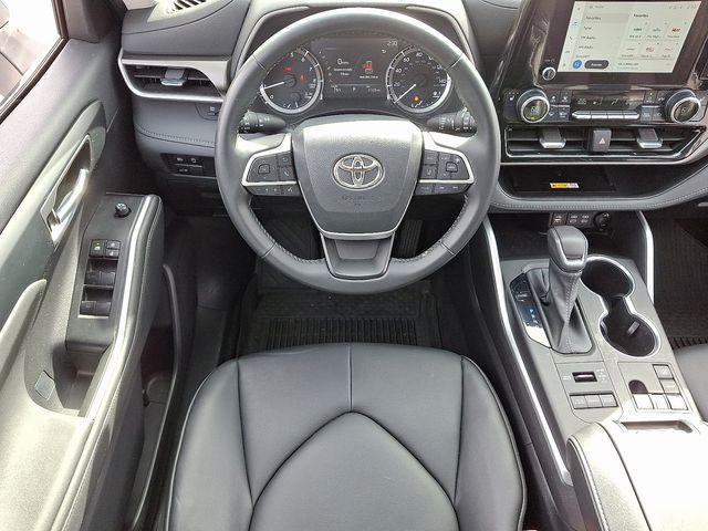 used 2023 Toyota Highlander car, priced at $35,973