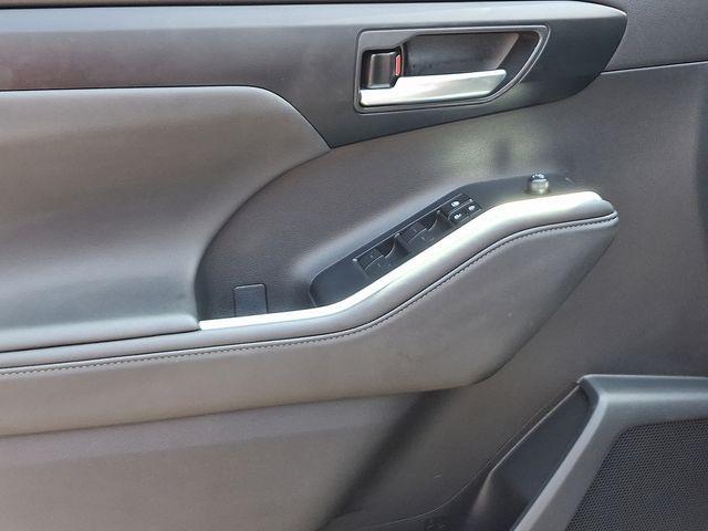 used 2024 Toyota Highlander car, priced at $42,918