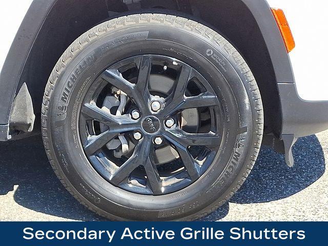 used 2024 Jeep Grand Cherokee car, priced at $28,906