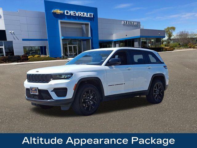 used 2024 Jeep Grand Cherokee car, priced at $28,906