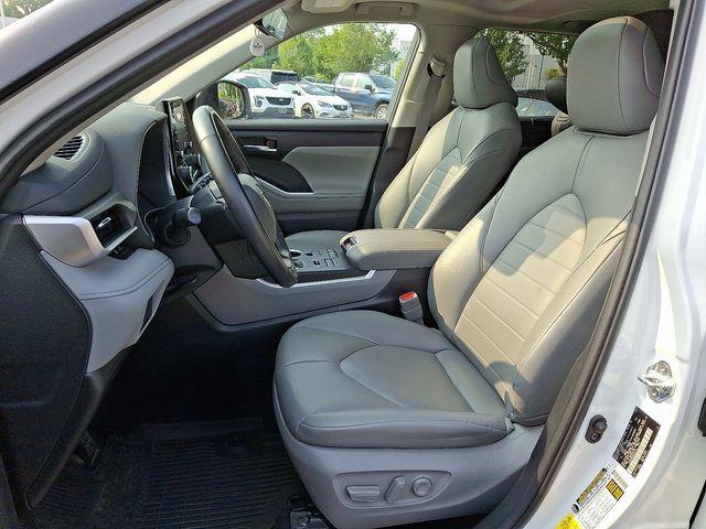 used 2022 Toyota Highlander car, priced at $35,828