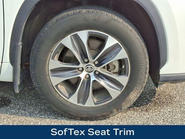 used 2022 Toyota Highlander car, priced at $35,828