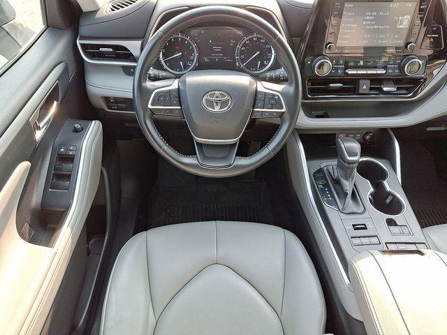 used 2022 Toyota Highlander car, priced at $35,828