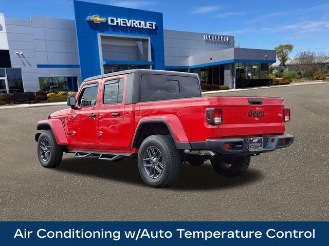 used 2024 Jeep Gladiator car, priced at $35,162