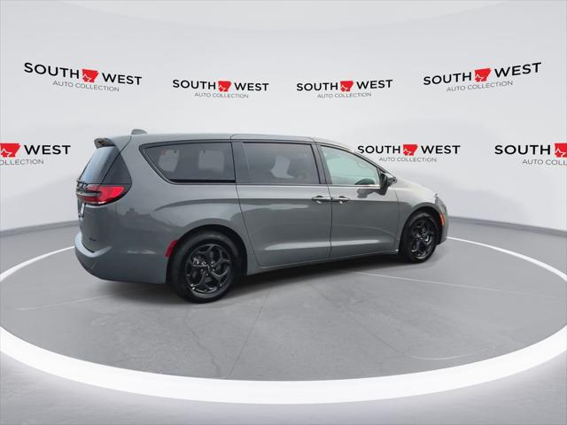 used 2022 Chrysler Pacifica Hybrid car, priced at $25,898