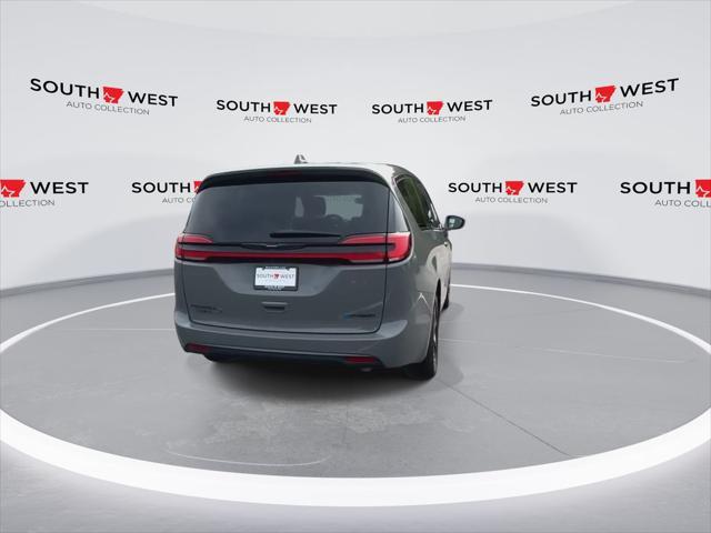 used 2022 Chrysler Pacifica Hybrid car, priced at $25,898