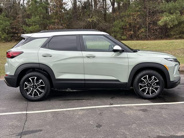 new 2025 Chevrolet TrailBlazer car, priced at $27,936