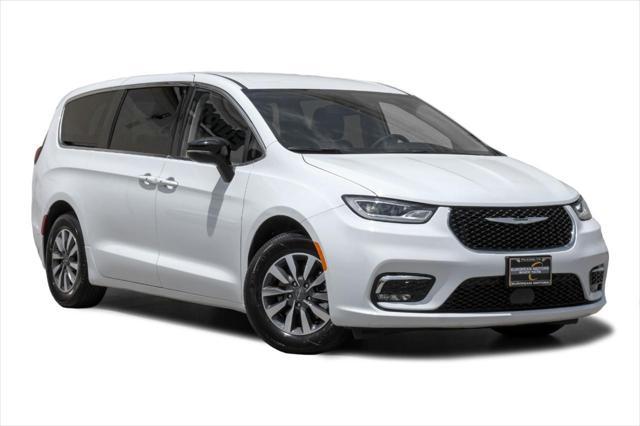 used 2024 Chrysler Pacifica Hybrid car, priced at $36,995