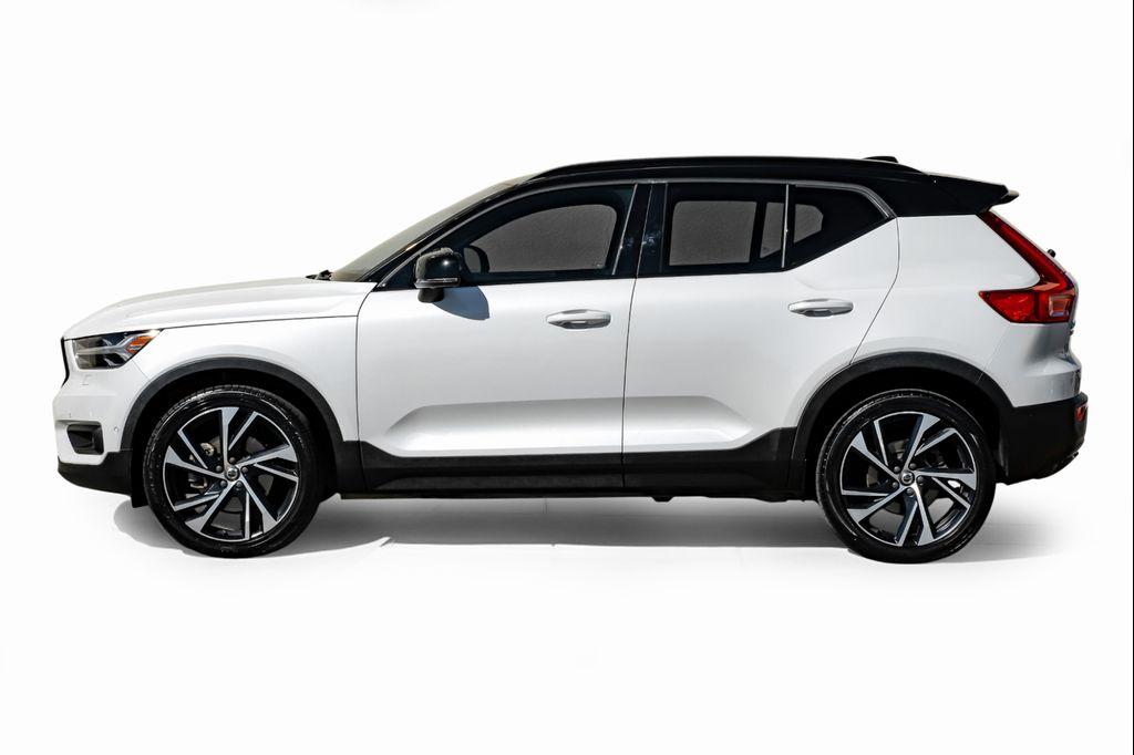 used 2021 Volvo XC40 car, priced at $26,399