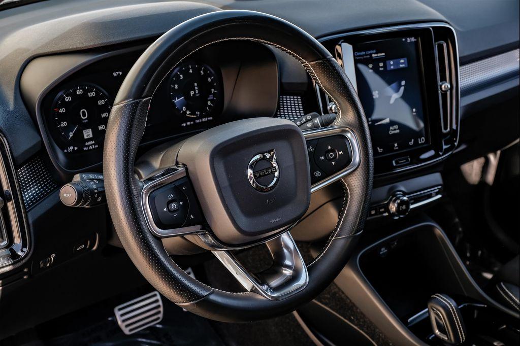 used 2021 Volvo XC40 car, priced at $26,399