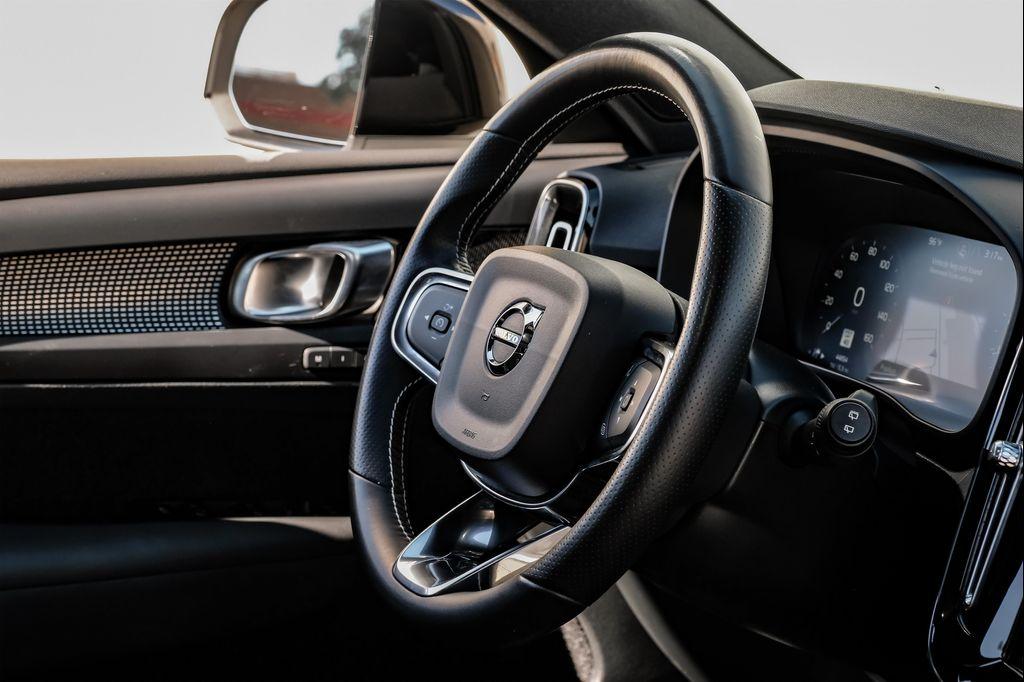 used 2021 Volvo XC40 car, priced at $26,399