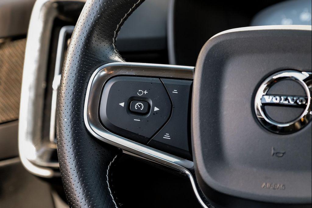 used 2021 Volvo XC40 car, priced at $26,399