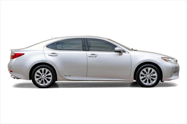 used 2015 Lexus ES 300h car, priced at $10,995