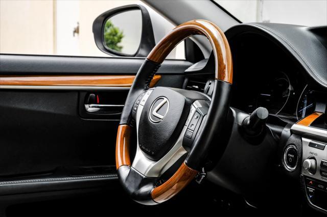 used 2015 Lexus ES 300h car, priced at $10,995