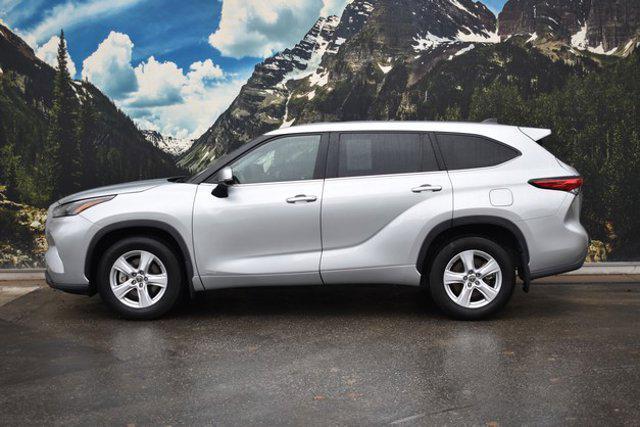 used 2022 Toyota Highlander Hybrid car, priced at $31,448