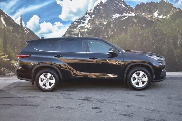 used 2024 Toyota Highlander car, priced at $39,498