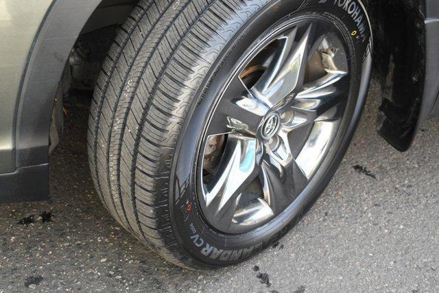 used 2019 Toyota Highlander Hybrid car, priced at $25,499