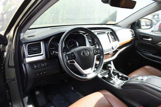 used 2019 Toyota Highlander Hybrid car, priced at $25,499