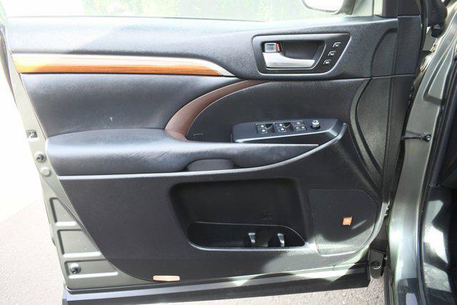 used 2019 Toyota Highlander Hybrid car, priced at $25,499