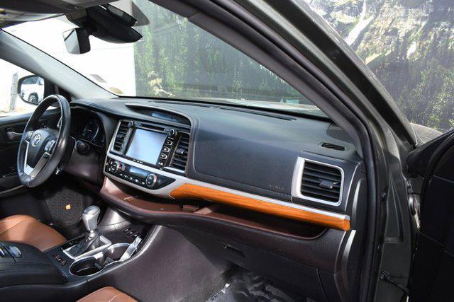 used 2019 Toyota Highlander Hybrid car, priced at $25,499