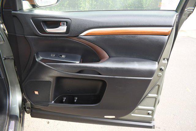 used 2019 Toyota Highlander Hybrid car, priced at $25,499