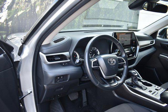 used 2024 Toyota Highlander car, priced at $32,996