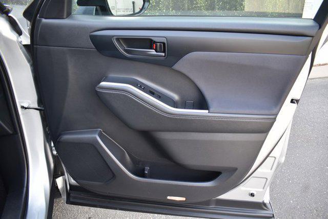 used 2024 Toyota Highlander car, priced at $32,996