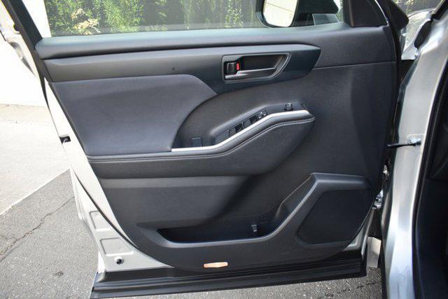 used 2024 Toyota Highlander car, priced at $32,996