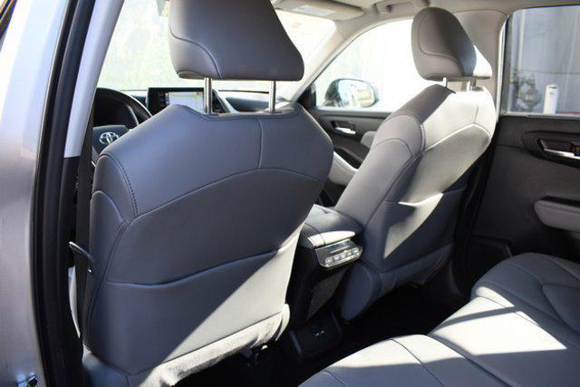 used 2021 Toyota Highlander Hybrid car, priced at $33,999