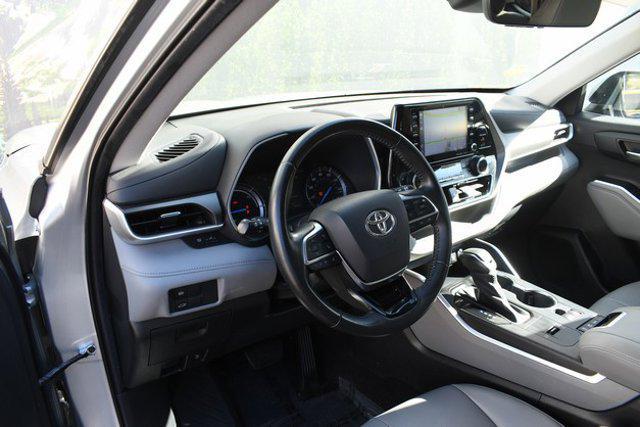 used 2021 Toyota Highlander Hybrid car, priced at $33,999