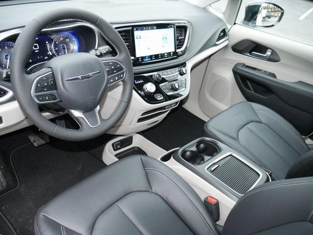 new 2024 Chrysler Pacifica car, priced at $45,694