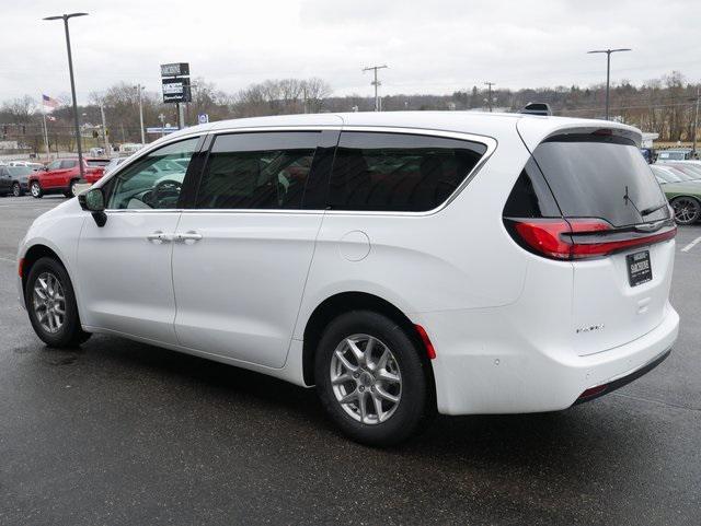 new 2024 Chrysler Pacifica car, priced at $45,694