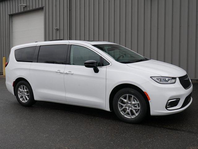 new 2024 Chrysler Pacifica car, priced at $45,694