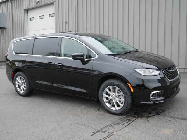 new 2024 Chrysler Pacifica car, priced at $49,374