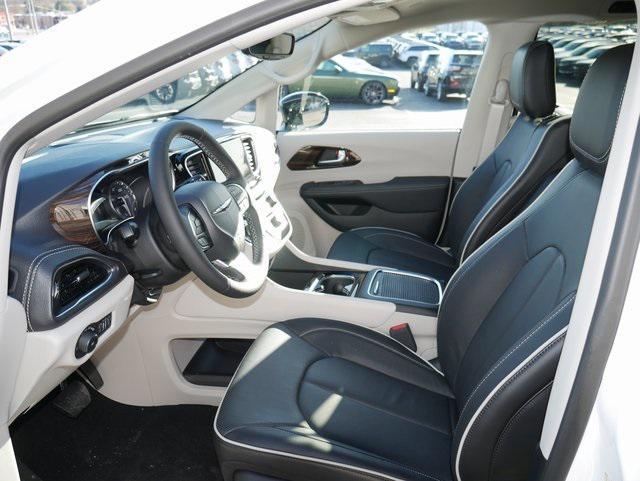 new 2024 Chrysler Pacifica car, priced at $52,327