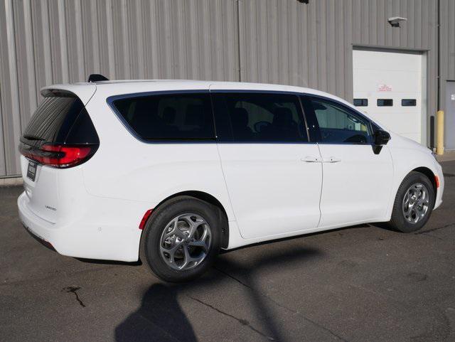 new 2024 Chrysler Pacifica car, priced at $52,327