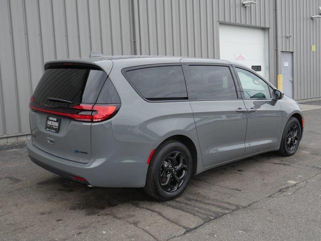 used 2022 Chrysler Pacifica Hybrid car, priced at $31,000