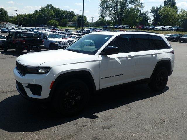 new 2024 Jeep Grand Cherokee car, priced at $40,328